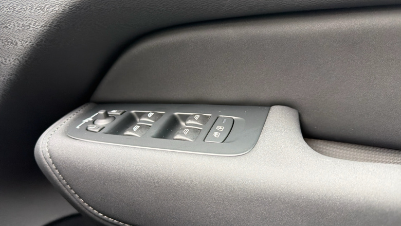 Volvo XC60 2.0 B5P Plus Dark 5dr AWD Geartronic Petrol Estate